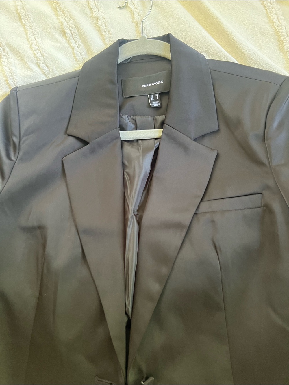 Vero Moda Black Satin-Look Women's Blazer